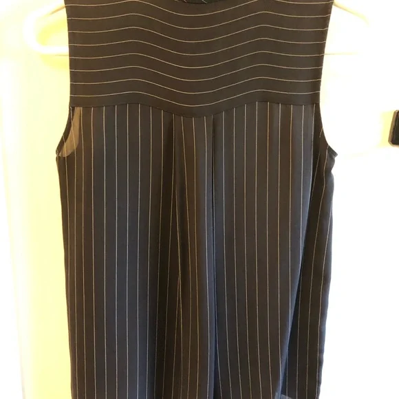 Theory pin stripe sleeveless dress shirt - Picture 6 of 6